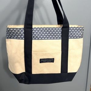 Vineyard vines mini beach bag!